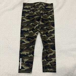 Zyia Soft n Snug Camo Leggings Green Reflective Mid Rise 7/8 24” 6-8 NWOT